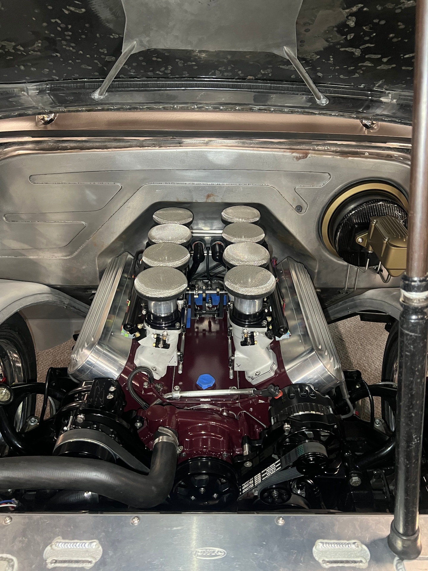 Engine bay mockup — individual runner intake over the maroon block.