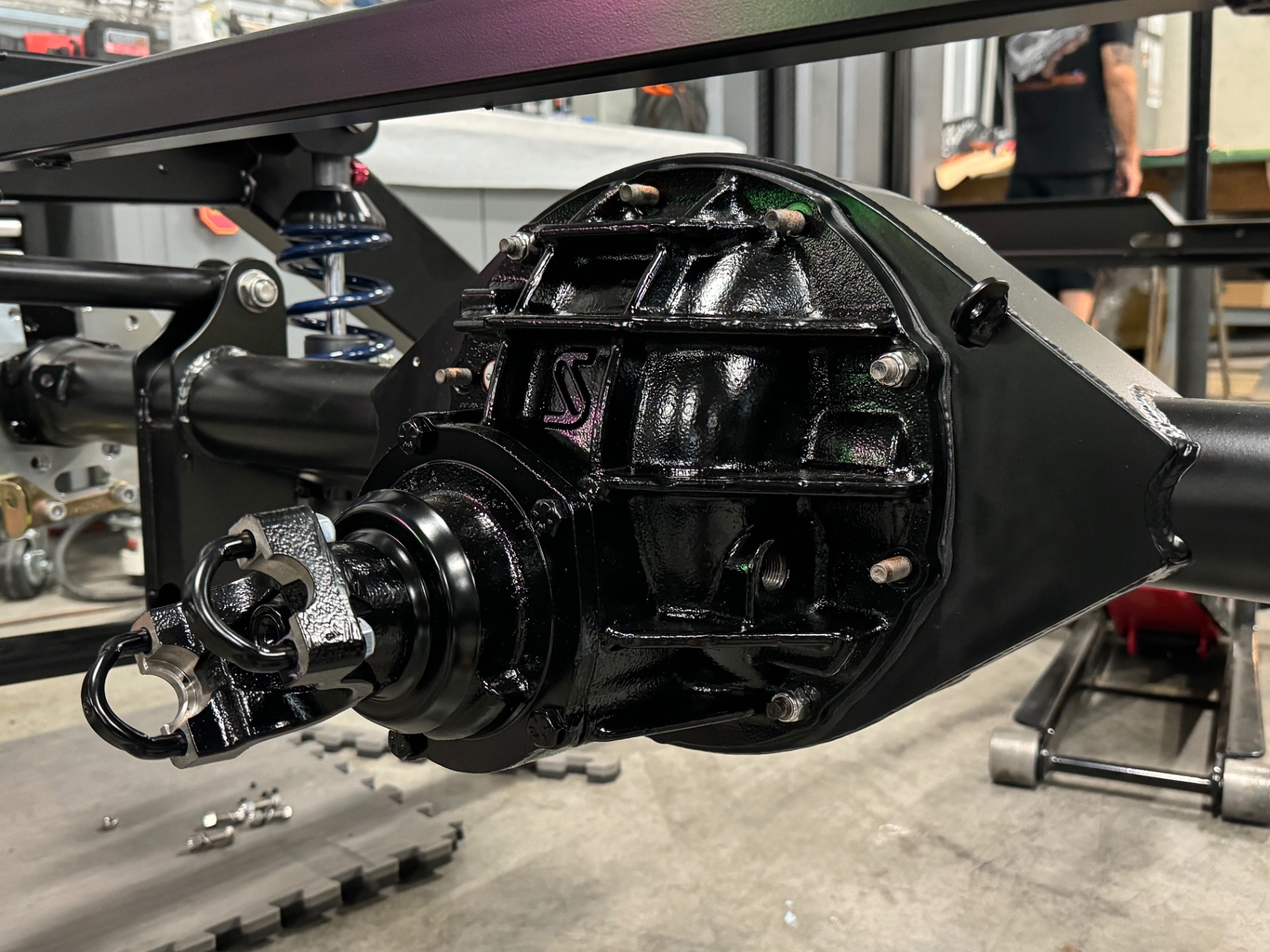 Ford 9" rear end mounted to the SPEC frame.
