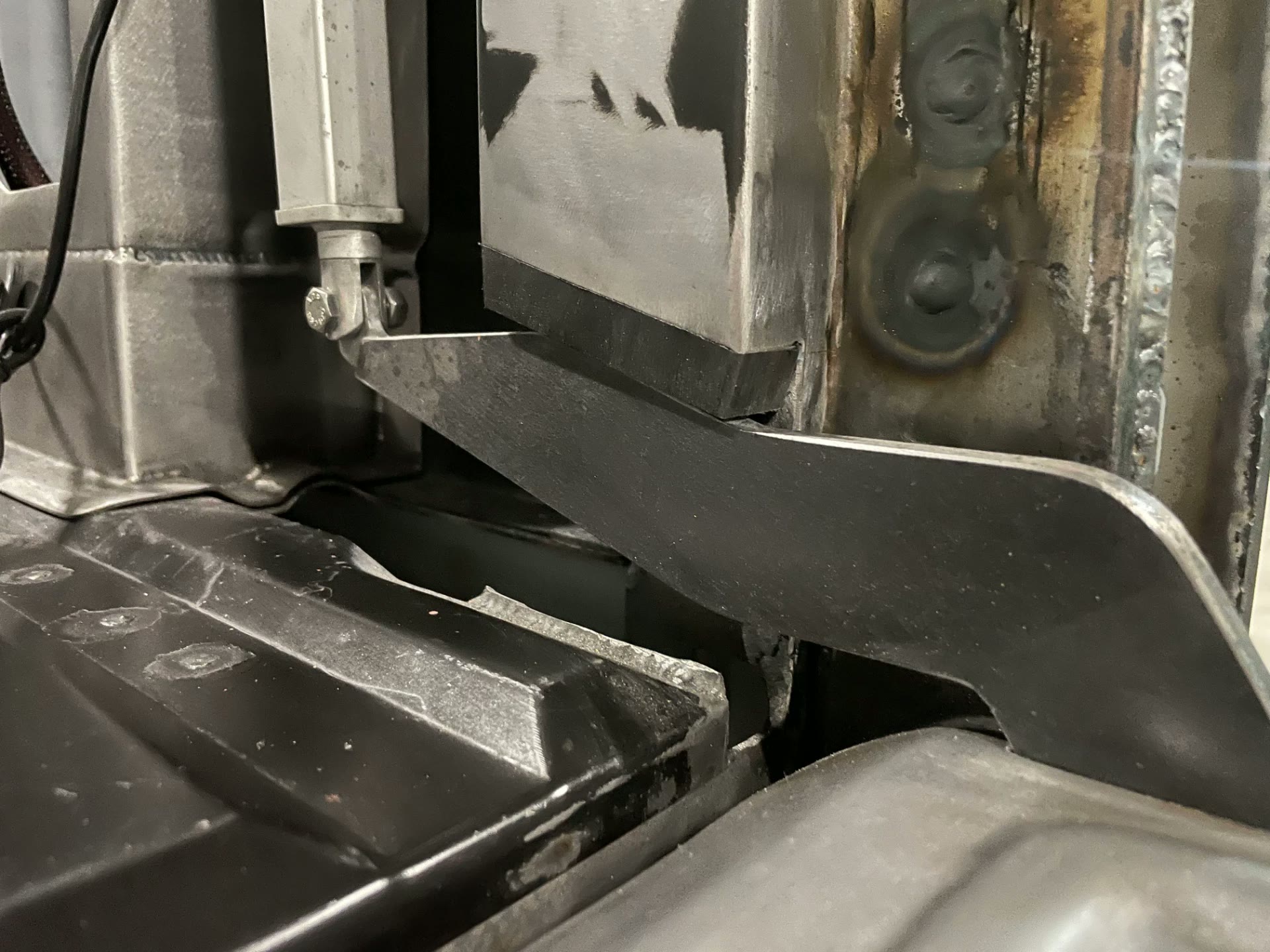 Tailgate actuator arm and latch linkage tucked out of sight.