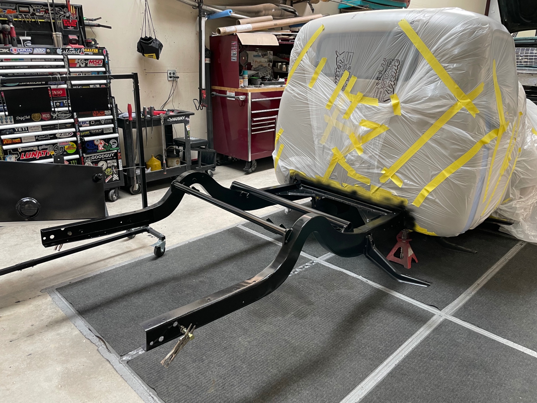 Rear frame step notch built in for axle clearance on air ride.