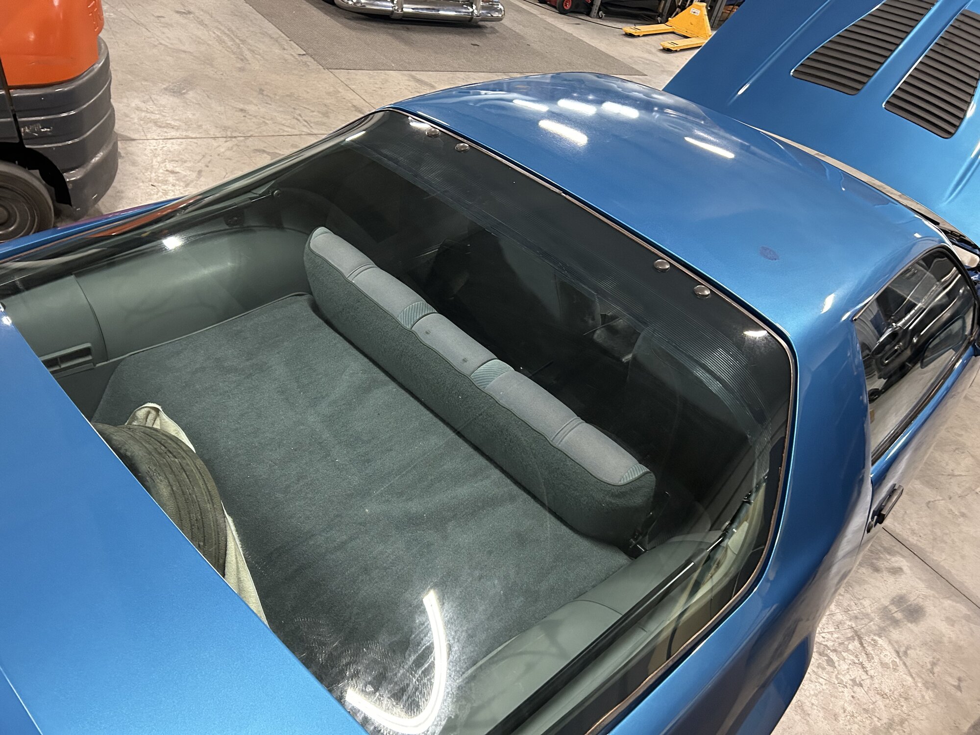 Hatch glass and rear cargo area — no rust, no butchery.