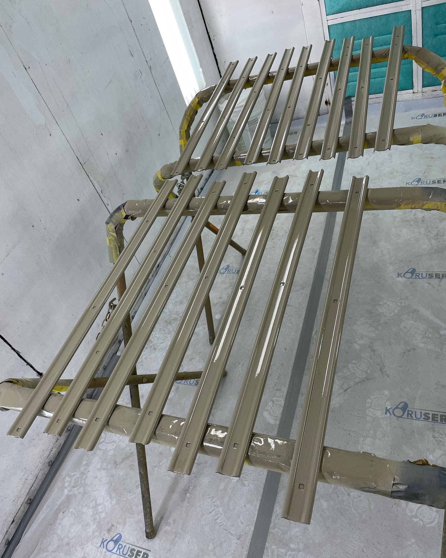 Bed floor strips in body color — ready to sandwich the black wood planks.