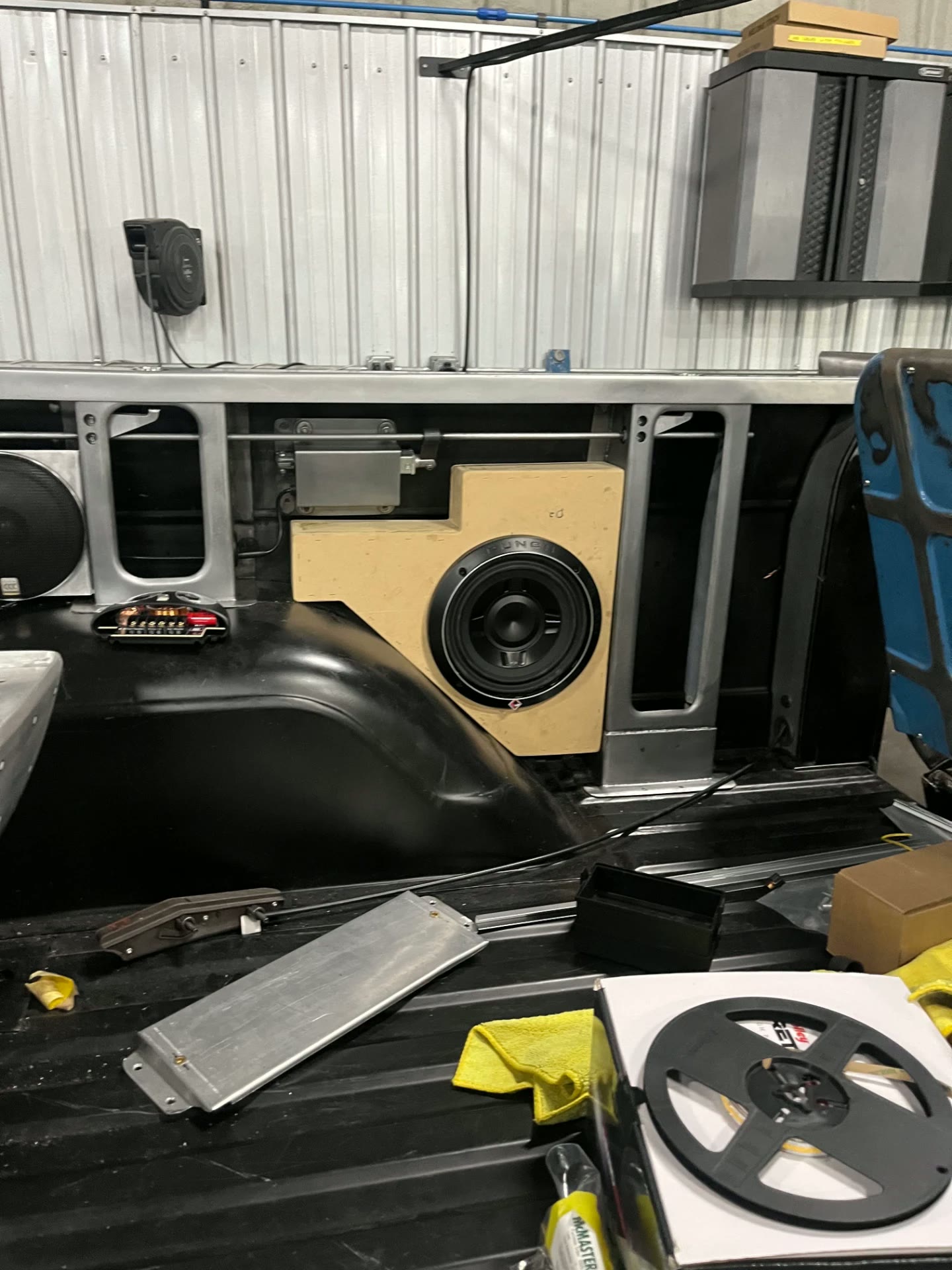 Enclosure mocked into the rear quarter.