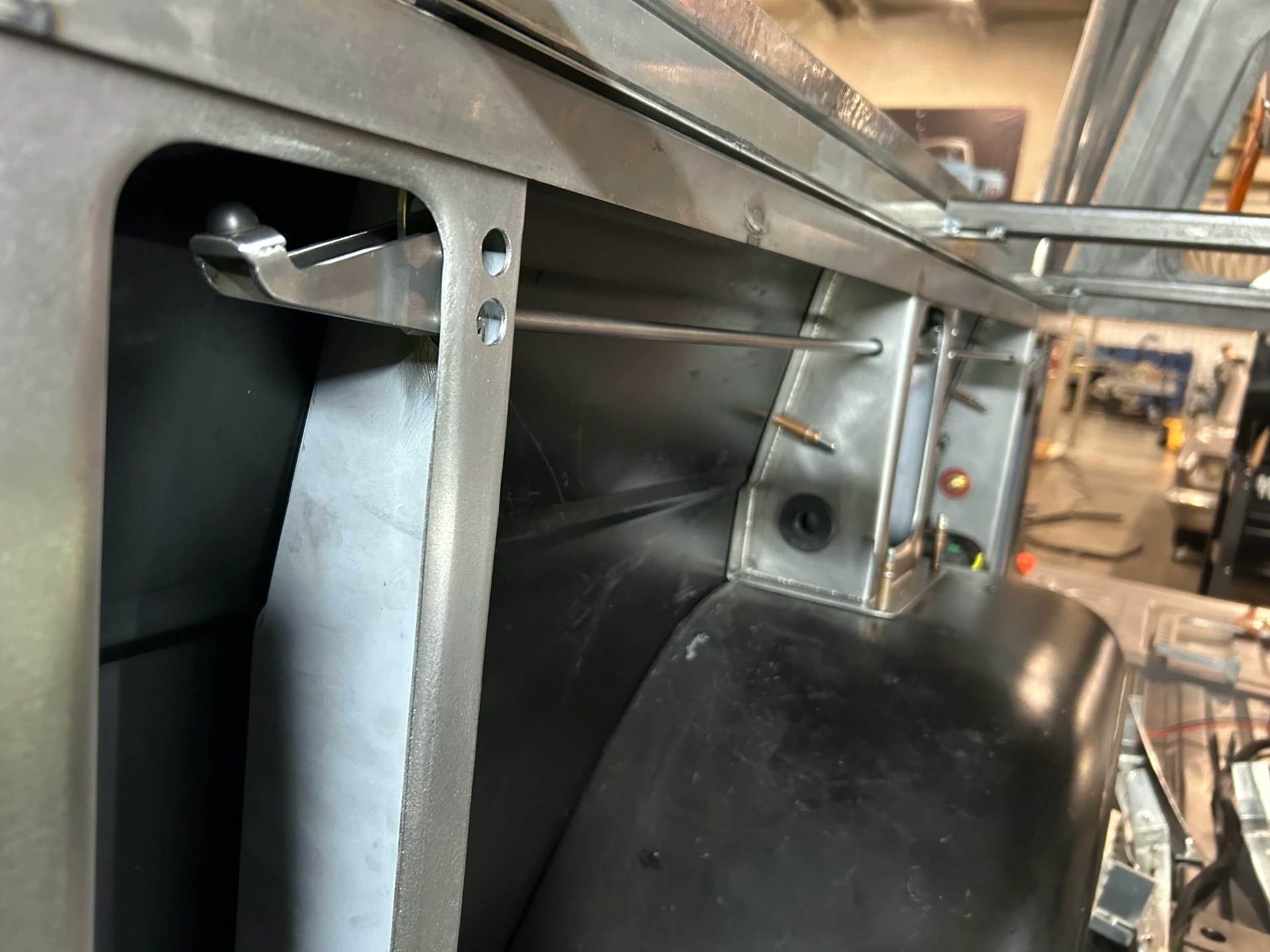 Electric actuator and linkage mounted for the roof hatch release.