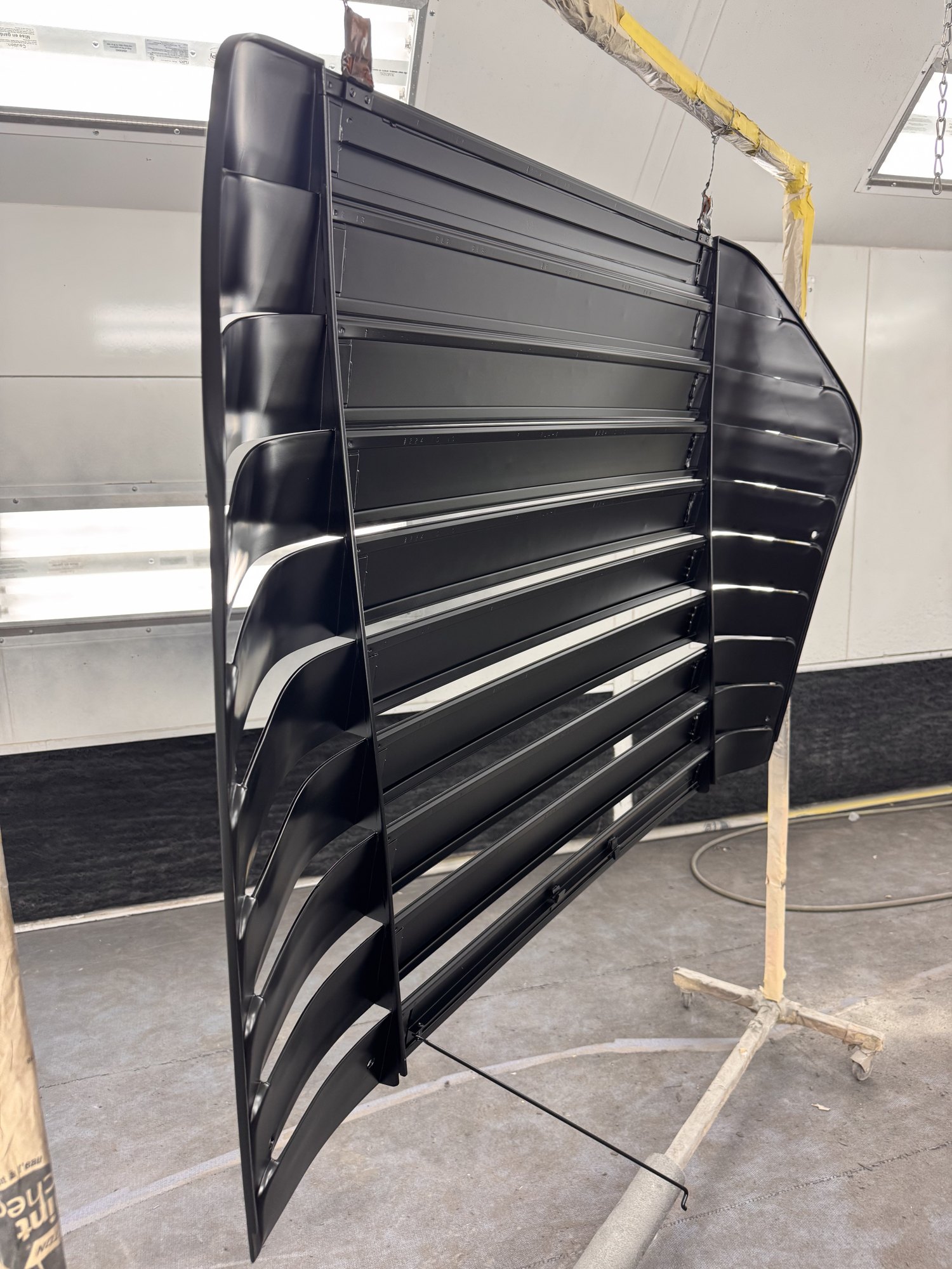 Back side of the assembly. The frame rails and mounting structure were restored and finished too.